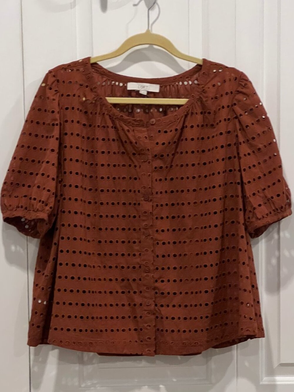 LOFT Eyelet Puff‑Sleeve Blouse – Size L – NWOT